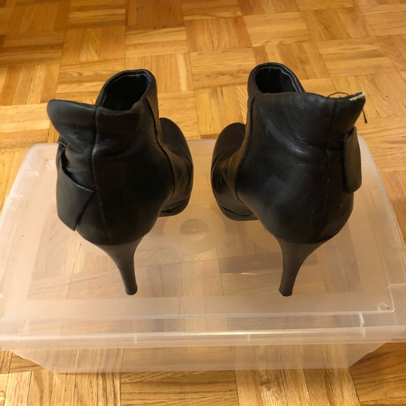Black Aldo bow tie booties - Picture 4 of 4